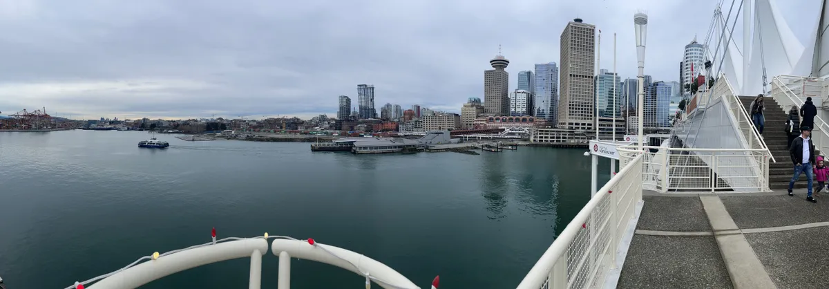 Panoramic view of the port.